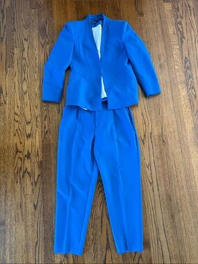 B45 Zara Bold Blue Tailored Women's Large Blazer and Trousers with Belt